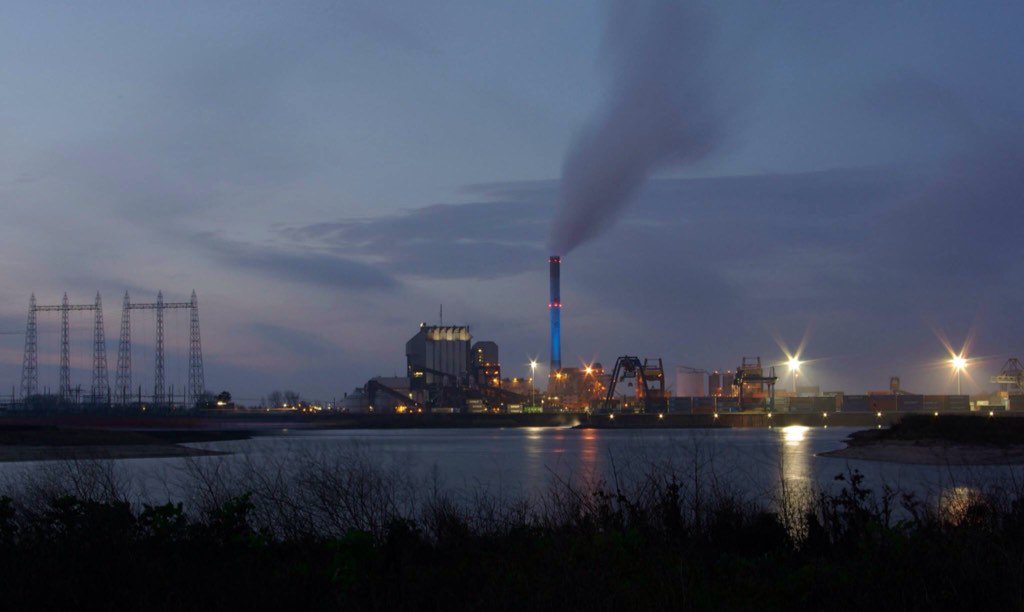 Callmevonne's tweet photo. Nostalgie in @streetview024, foto's van verdwijnende rookpluim electriciteitscentrale #Nijmegen Foto:Floor Snijders https://t.co/cXvI9HcKER