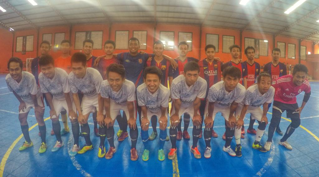 Madrid_IndoPWT's tweet photo. ElClasico 🎆🎉👌👏 
FT : PRMI 2 vs 1 FcBI 
#platRcorner #supersoccer #superfriendsPWT #scorestadium #ElClasico #Vamos ☺ https://t.co/unvdYVMlfI