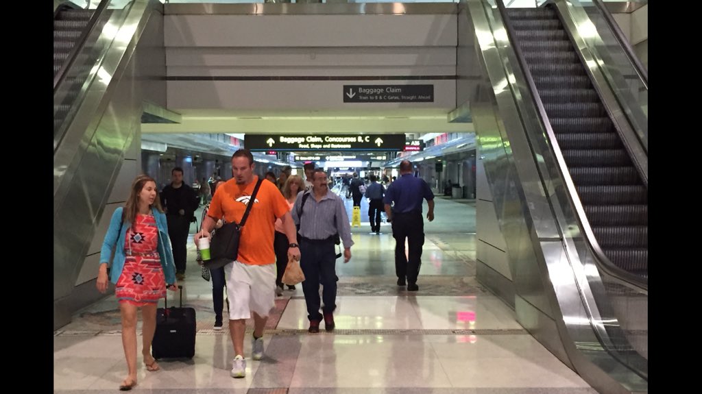 HookDesigns's tweet photo. Second time this has happened @ Denver International Airport. Which way to baggage claim??#UXDESIGN #UX #designfail https://t.co/wa45FbYLLj