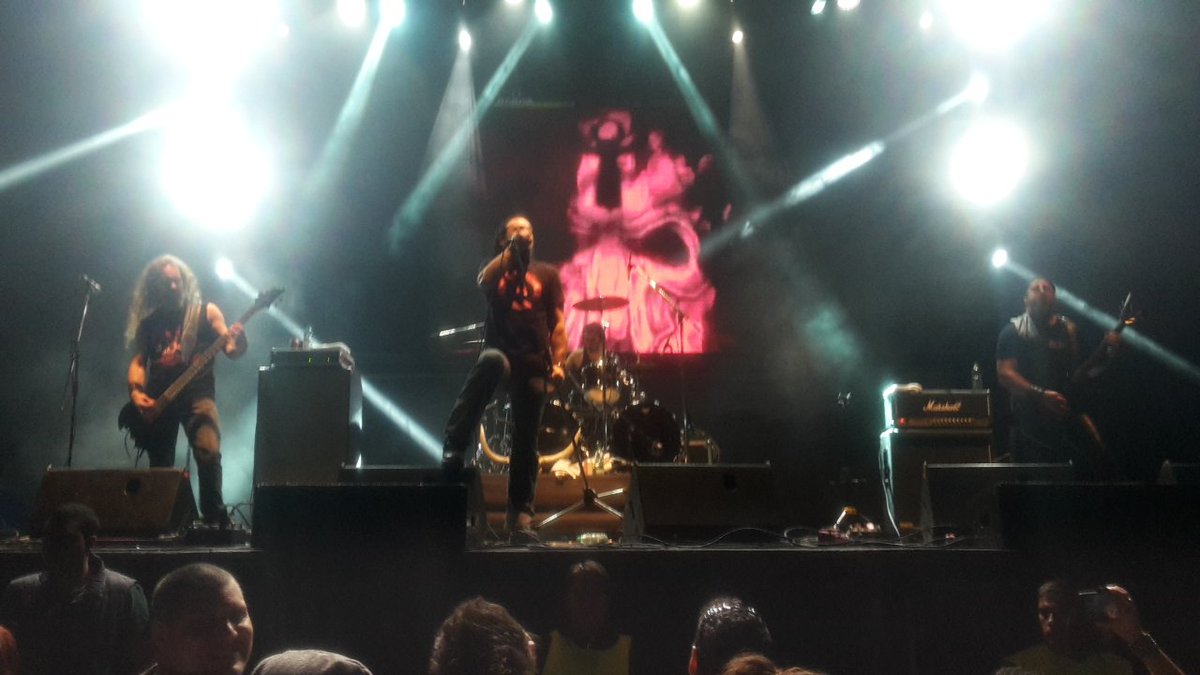 AquelAbrazo's tweet photo. Ya está tocando Rey Toro en el Escenario del Lago. #AquelAbrazo https://t.co/87KpMOUxUj