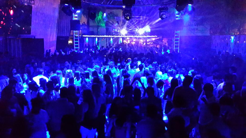 RudolfFabio's tweet photo. Esto esta que arde. @Teos_Disco  #TEOSSUMMER https://t.co/GyLF7z1oMt