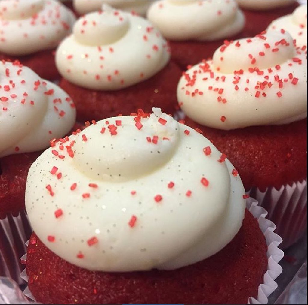  Happy birthday!! Sending you some red velvet birthday love xoxox 