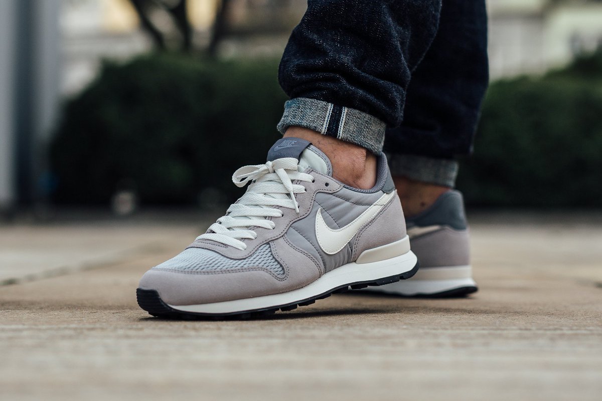 nike internationalist wolf grey