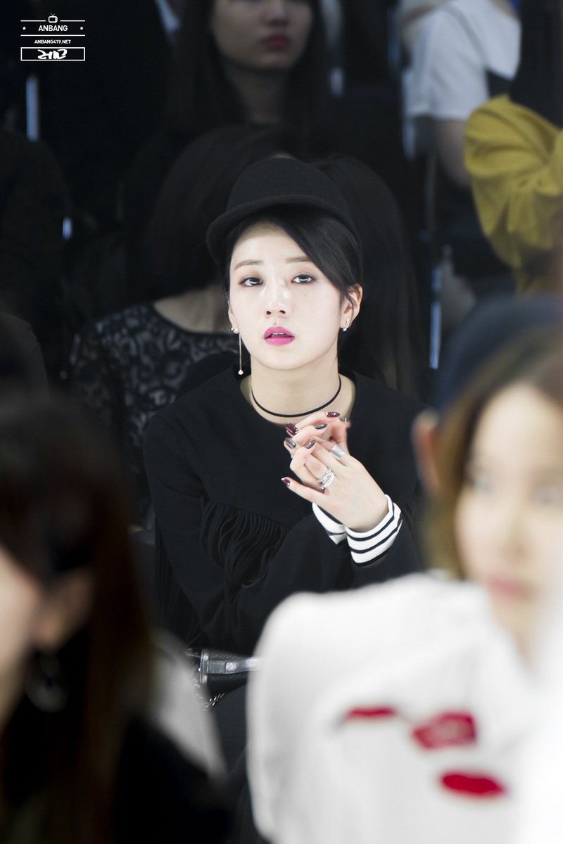 anbang419's tweet photo. 151018 DDP 패션위크 #에이핑크 #초롱(@Apinkpcr) #보미(@Apinkbm) #나은(@Apinksne) 업데이트! 멘트 없음. 덕사했기 때문이다😇 👉 https://t.co/mRYlSg98MD https://t.co/KsjKxhyZQ2