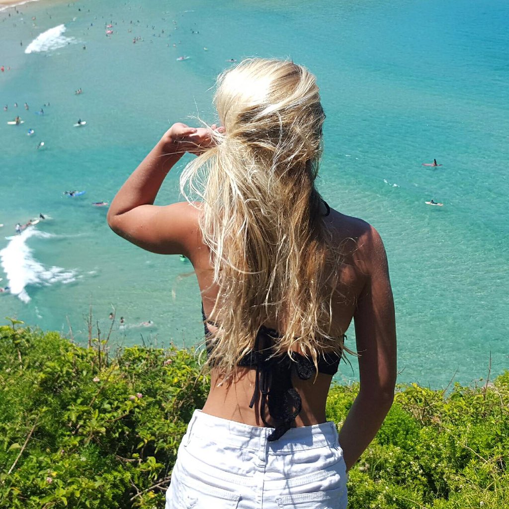 trustarling's tweet photo. Sundays should come with a pause button... #lifesgood #paradise #girlsurfnetwork https://t.co/lMXTuqngAT