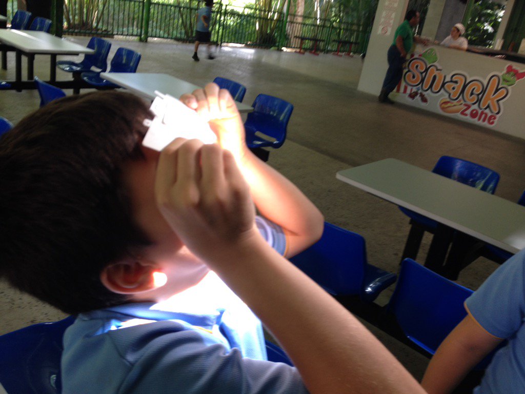 geomarster's tweet photo. So Amazed with the @FoldscopeATX the kids in my classroom. #Añasco, #ACC5 @catacumba5 #PuertoRico https://t.co/UfiA3ee96I