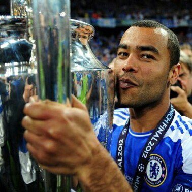 Happy birthday to Ashley Cole! One of the all-time great left backs without a doubt... 