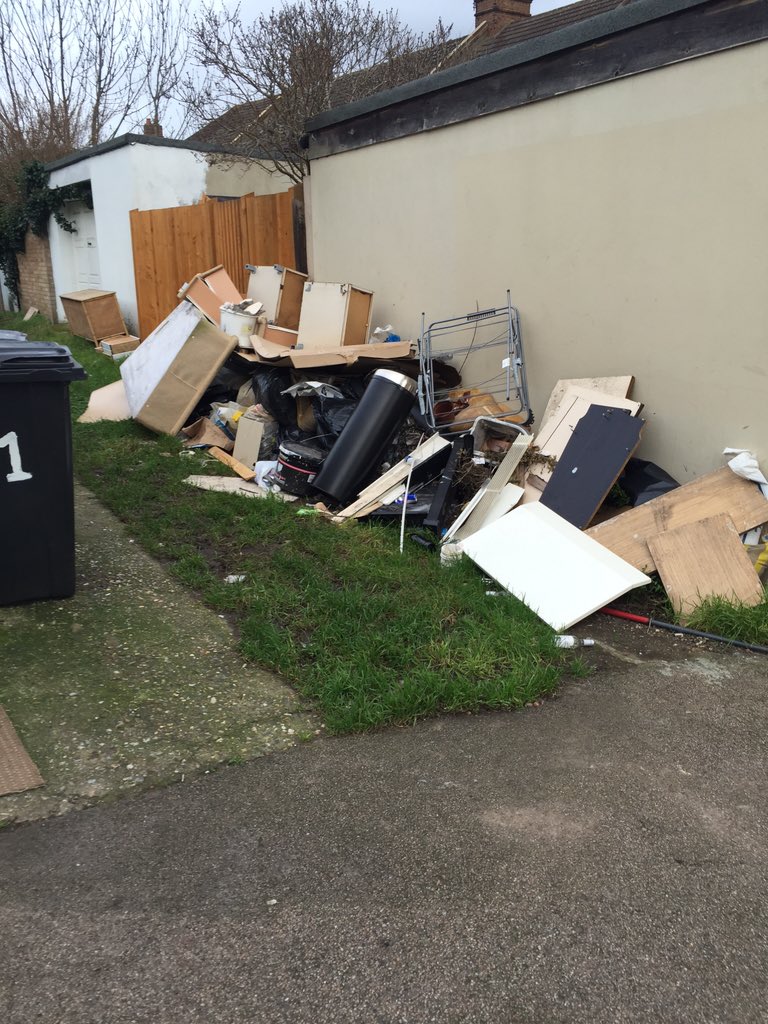 Wrighty_83's tweet photo. @LewishamCouncil the fly tipping on Helvetia street SE6 is getting bigger by the day. Please sort it https://t.co/9Atz4unL4i