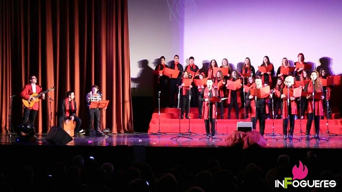 Posdata_PSD's tweet image. Actuación #Posdata junto a la Hoguera Florida Alicante #ConcursoDeVillancicosDeNavidad