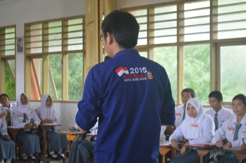 PaskibraSmadas's tweet photo. 20 Desember 2015 || Materi Makna Lambang dan Atribut ( Malabut ) oleh Kanda Ananda Farid https://t.co/zAghp5f0zL