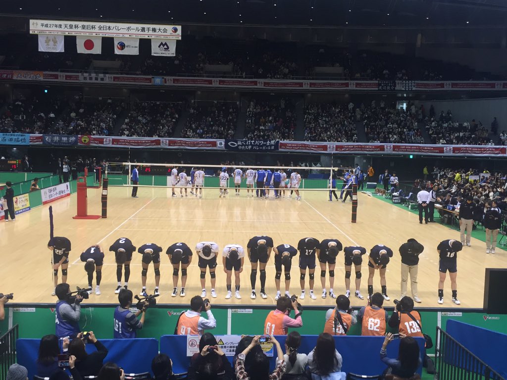 中央大学バレーボール部 天皇杯ファイナルラウンド 第３セット 中央大 21 25 東レアローズ 第３セットは東レアローズが取りました セットカウント0 3東レアローズの勝利です 四年生最後の大会 多くのご声援誠にありがとうございました T