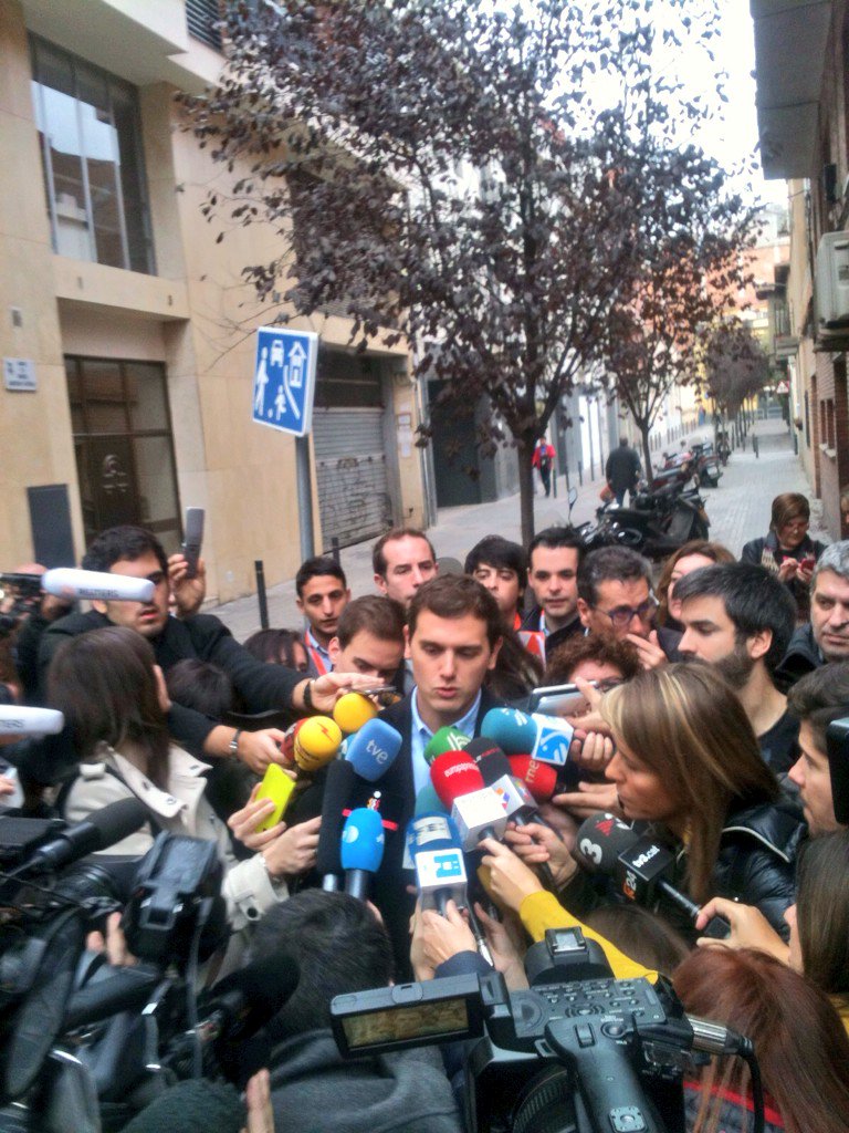 Albert_Rivera's tweet photo. Ya #HeVotado, y he votado por un nuevo futuro y 1 nuevo proyecto común para España. ¡Llenemos las urnas de ilusión! https://t.co/iZlLiHqap7