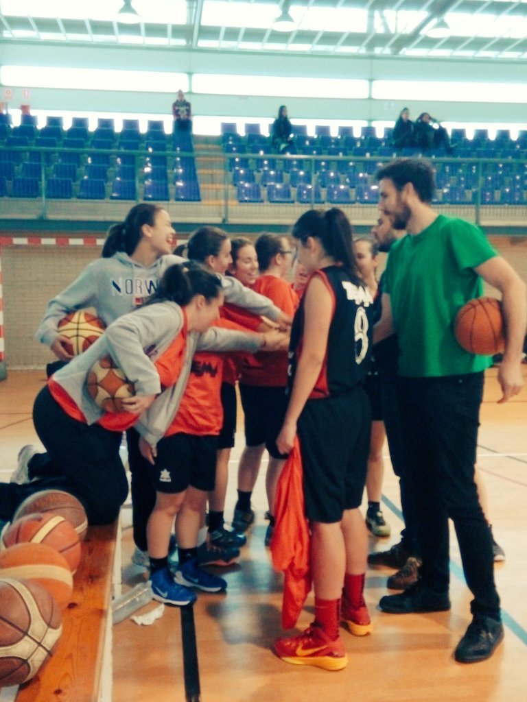 phoenixelche's tweet photo. Final de partido. Bien jugado chicas #fbcv #fbcvdirecto #cbtemaphoenix #cbclivus https://t.co/GaDEQ5yuDh