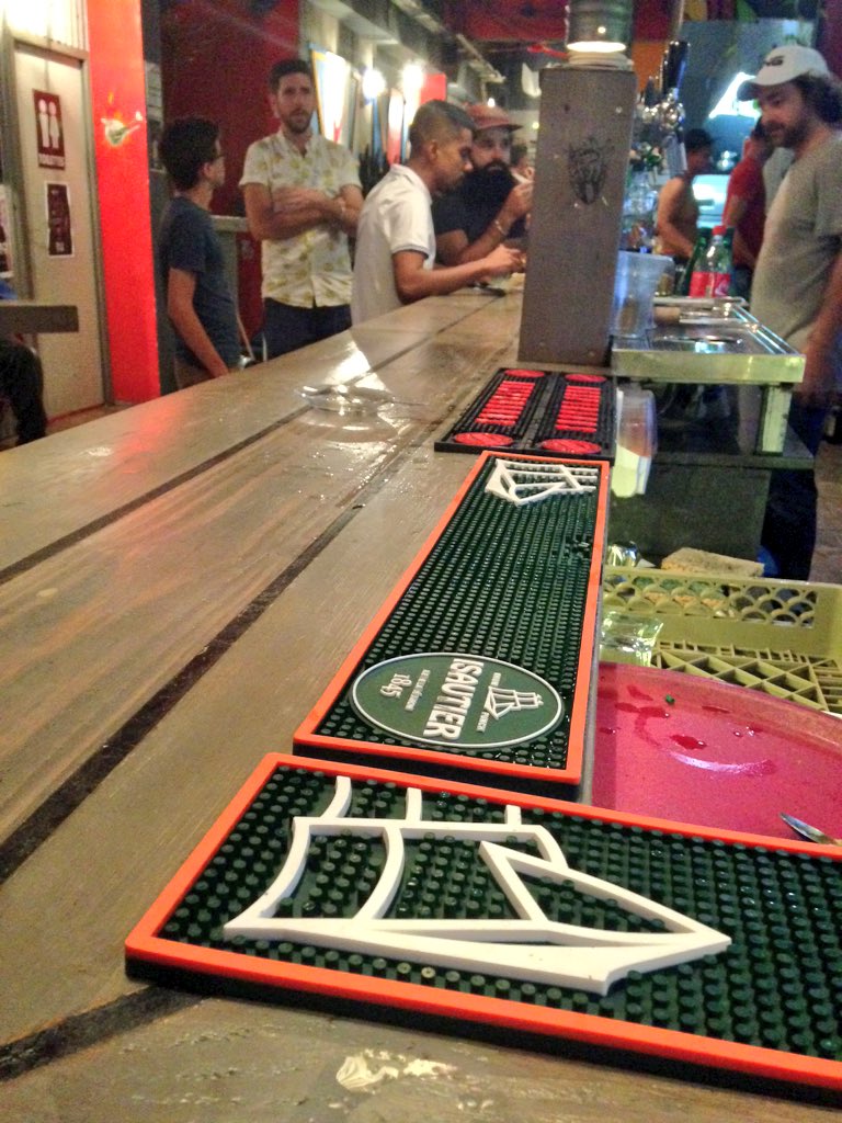 Best Bar St Denis Réunion Facile Passage Chat Blanc Big Up