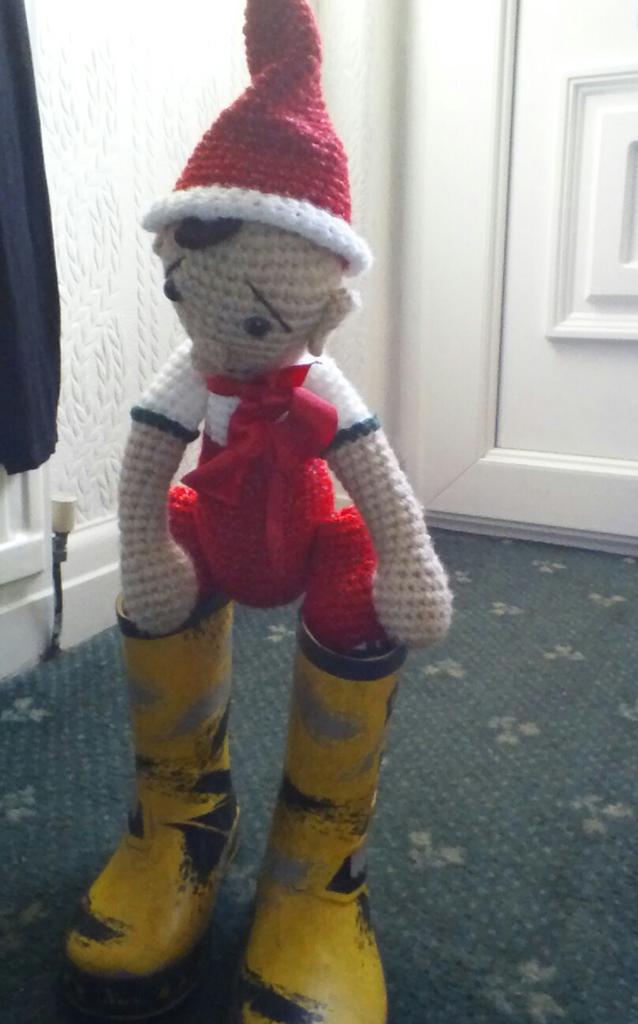worduplancs's tweet image. Bob&apos;s borrowed Jack&apos;s boots last night! #bobsback