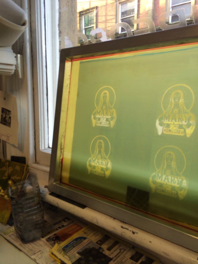 DonnaDowdArtist's tweet photo. #Today @neo_artists #Studios #ScreenPrinting #PrintMaking #Mary #PrintRoom #Art #InkyFace #StillNeedATurkey https://t.co/tqopPK6IL1