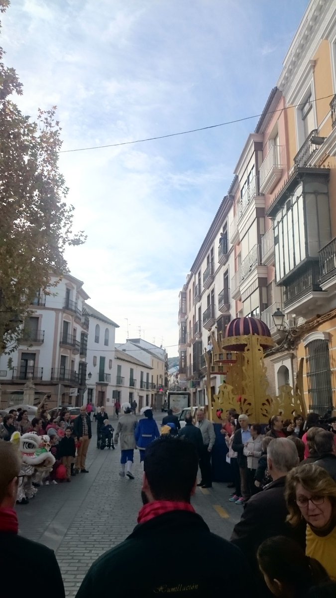 Empezamos el pasacalles con los mensajeros reales para que los niños de lucena entregen sus cartas <a href="/trompetas_amhu/">trompeteria amhumill</a>