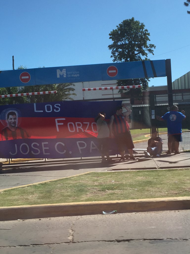 santinedelko's tweet photo. Desde las 8 am Carrefour Malvinas Argentinas @schcasla @DiarioCuervo @lea_alves #LaVueltaABoedoLaBancaLaGente https://t.co/E8bMKCMdJ1