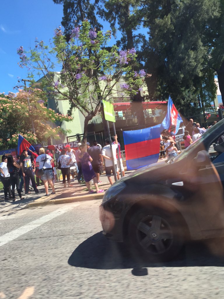 santinedelko's tweet photo. Desde las 8 am Carrefour Malvinas Argentinas @schcasla @DiarioCuervo @lea_alves #LaVueltaABoedoLaBancaLaGente https://t.co/E8bMKCMdJ1