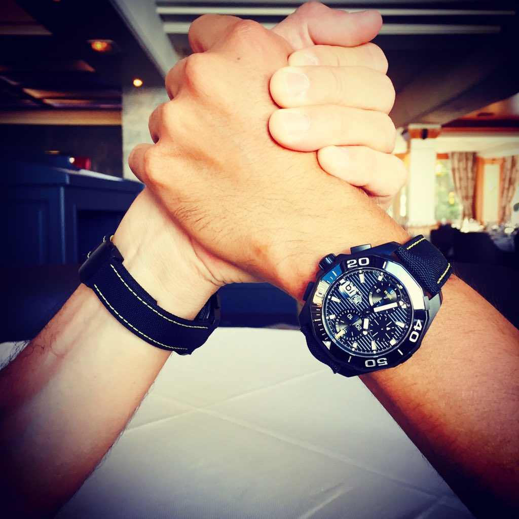 One word, one gaze and one handshake. This is a gentleman agreement between loyal men <a href="/albertocontador/">Alberto Contador</a> / I