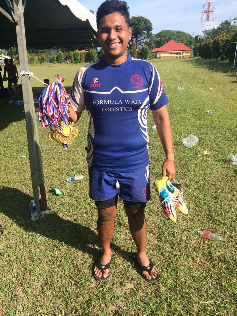 zicparasit's tweet photo. Penutup baik 2015. Champ Bowl Monsoon Rugby Challenge 2015 #mvprc #ragbipadu https://t.co/bzCLxJ4T8C
