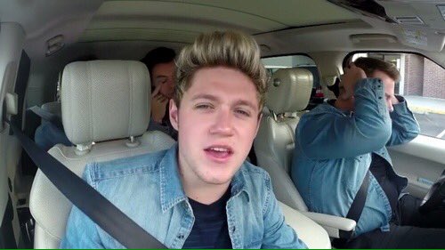 1DisOurIdolx's tweet photo. niall di carpool karaoke with james jir pen ngarungin trs bawa pulang umpetin dikamar pas mau bobo pelukin HEHE -p https://t.co/c2blInMtKr