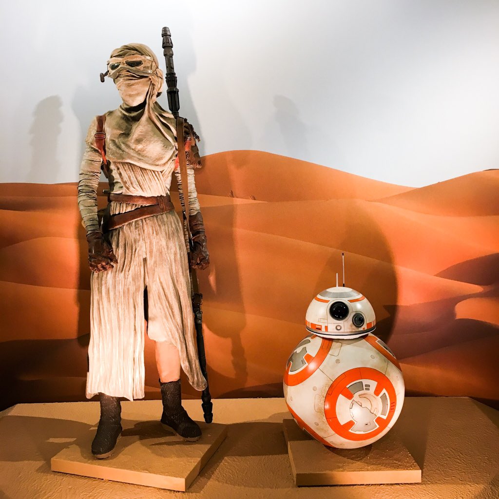 iam_johntan's tweet photo. It's Rey and #BB8 at the @starwars #Toronto exhibit! #TheForceAwakensTO #starwars #TheForceAwakens https://t.co/YnVs6T1daq