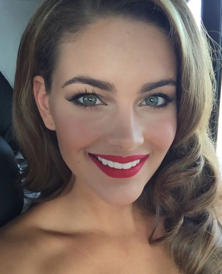 GossipRoomOff's tweet photo. Rolene Strauss (Miss Afrique du Sud 2014) avait été sacrée Miss Monde en 2014. Quelle beauté ! 😳😍👗👠💗 https://t.co/cU0gZNomGC