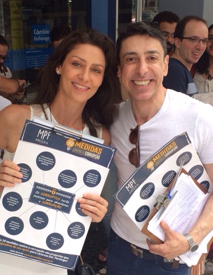 Avenida Paulista, coleta de assinaturas para as 10 Medidas Contra Corrupção #mpf