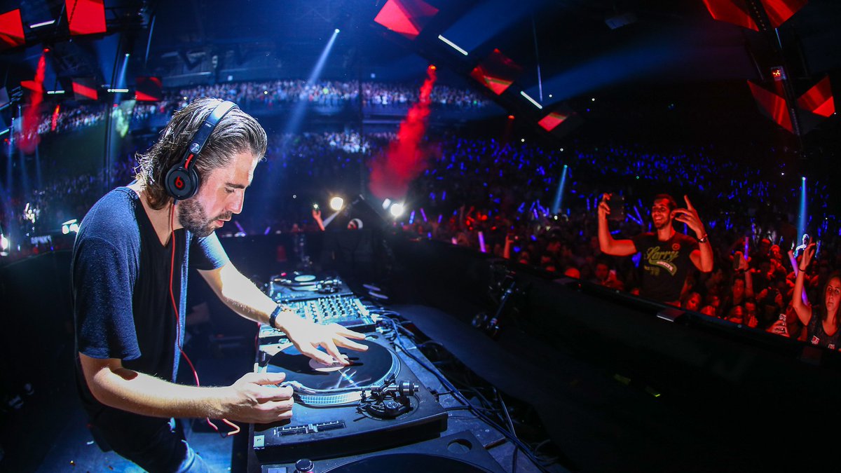 dimitrivegas's tweet photo. Thank you guys for an unforgettable three nights... #bringingthemadness ❤️❤️❤️ https://t.co/3cmlXo1fLr @likemike https://t.co/nsvl3jl8my