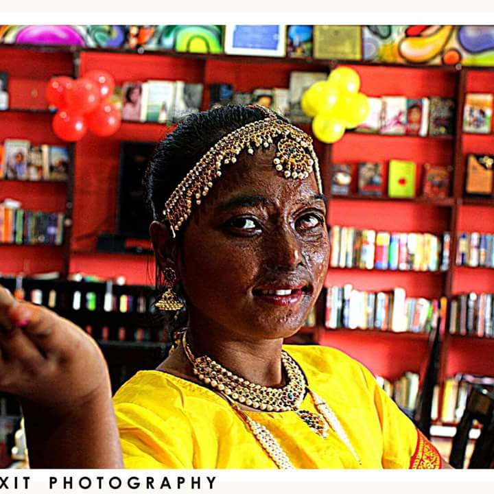 RohitRaikwar's tweet photo. Acid attack victims join hands, open
cafe near Taj Mahal plz Share @shahidkapoor @aliaa08  #StopAcidAttack https://t.co/JiZ4j3eZ1p