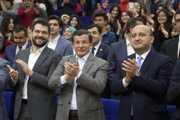 solhaberportalY's tweet photo. Davutoğlu, Hürriyet'i basan Boynukalın'a şükranlarını sundu
https://t.co/pmZxyqZ5eo https://t.co/sCl931PLSW