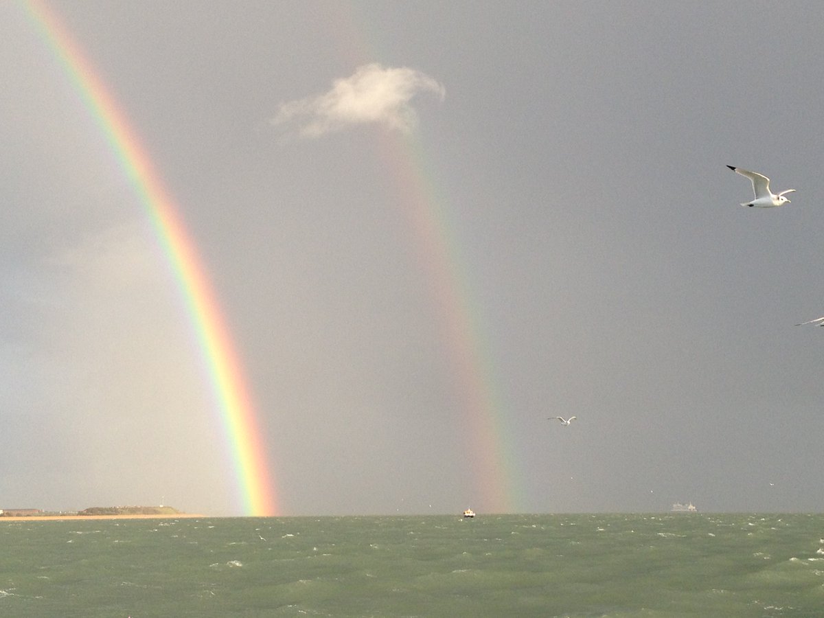 AndySummers99's tweet photo. @bbcweather A double rainbow seen today off Stokes Bay, Gosport. Andy Summers, Hayling Island. https://t.co/FTPViRNSTK