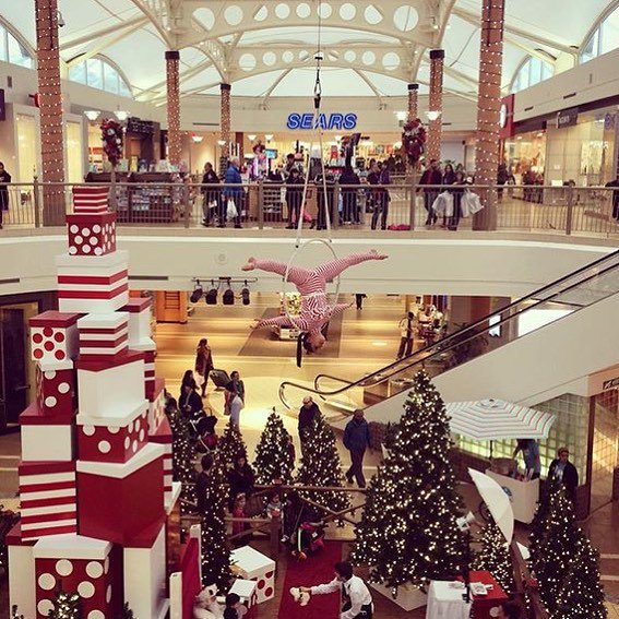 VanCircusSchool's tweet photo. Only 4 more days of holiday shopping left. Are you finished yours? #holidays #brentwoodmall #innerringcircus #vanc… https://t.co/B0cZcyjejD