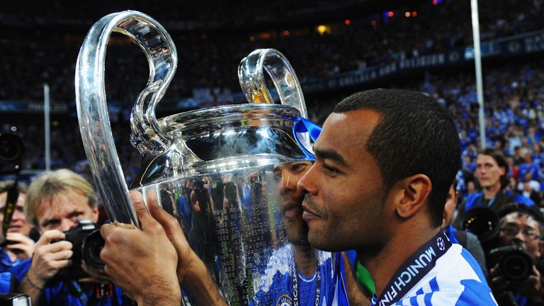 Happy birthday to European Champion and Chelsea legend Ashley Cole 