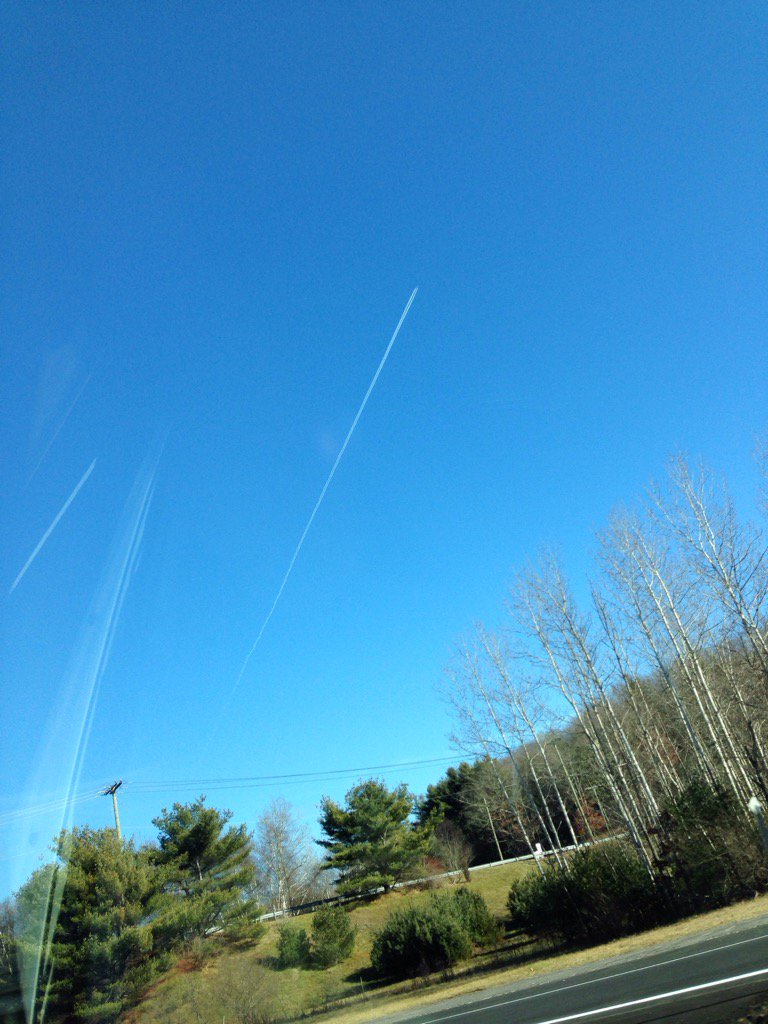 AutoBeGreen's tweet image. GeoEngineering in the skies!  Look Up! @RIHouseofReps @SkyderALERT