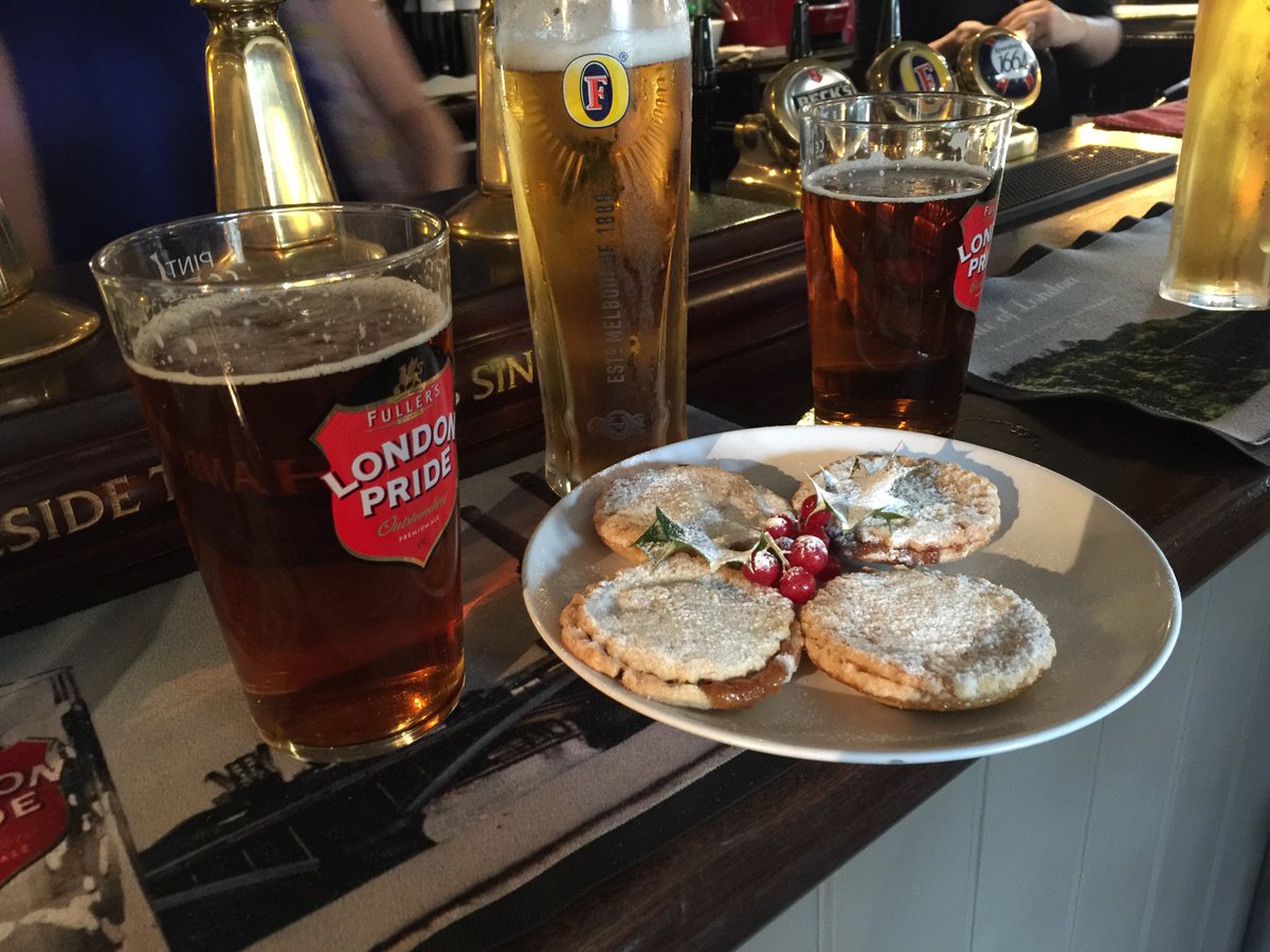 Annual mince pie cycle ride, first pub, one of the best pubs on the island <a href="/pointerinn/">Pointerinn</a>