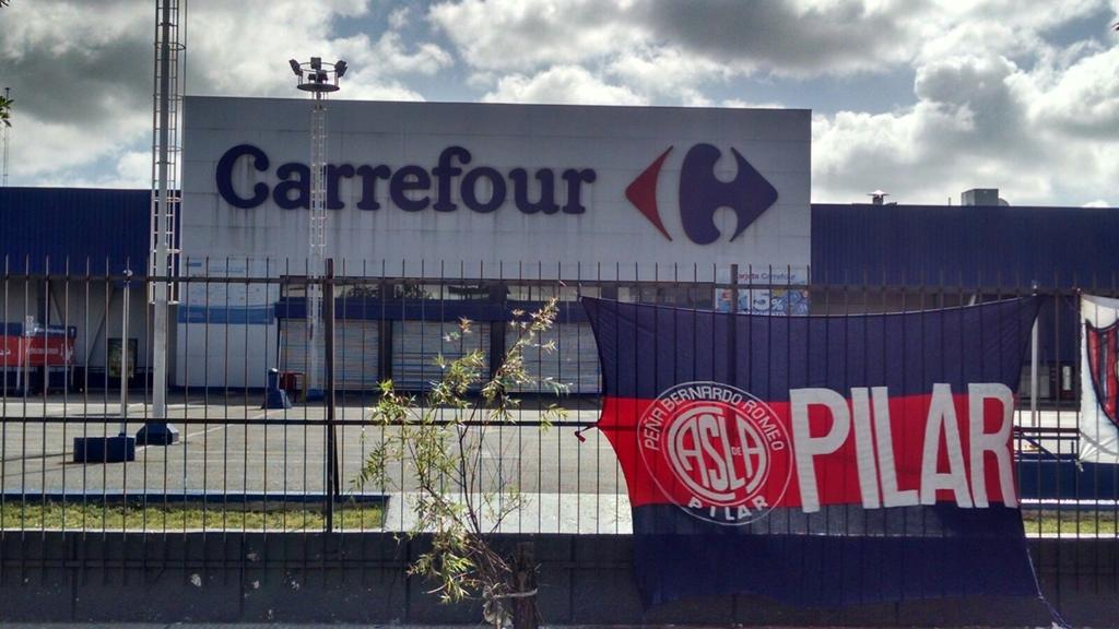 BRomeoPilar's tweet photo. ¡A ver si lo escuchan, a ver si lo entienden! Hay una LEY, la vamos a hacer cumplir #CorreteCarrefour #SanLorenzo https://t.co/pqx5a7C6h7