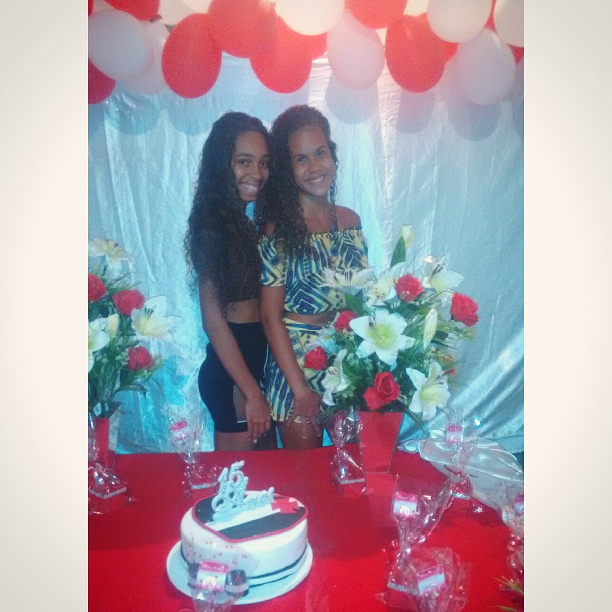 Ciumenta_t's tweet photo. Amiga parceira , só se for amiga solteira .. 😌💋✌🏼 #SobreOntem #Insuportavel 😍👏🏼 @SantosVga fez 15 🎂🎉🎊 https://t.co/NGBiE0x8sY