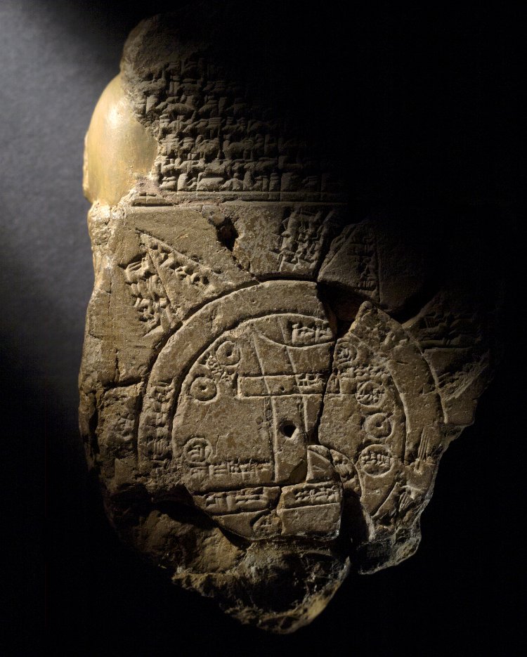 2,600 year old Babylonian Map of the World
Shows world as disc surrounded by ring of water 
facebook.com/ArchaeologistT…