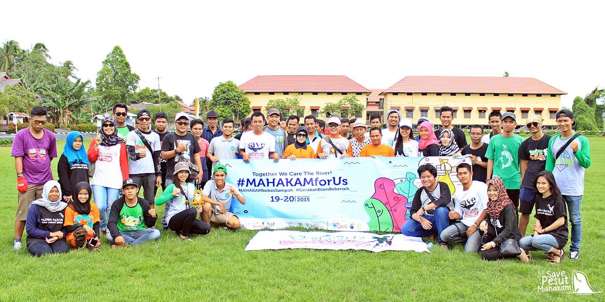 #MAHAKAMforUS Aksi pembagian tong sampah, penanaman pohon &amp; bersih2 di Muara Muntai, facebook.com/groups/pesutma…