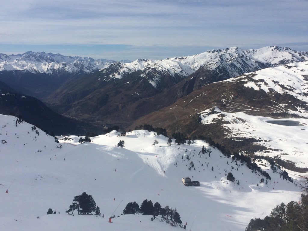 Mario_cjMadrid's tweet photo. El milagro de la #nieve en @baqueira_beret, @Val_dAran, 20/12/2015. https://t.co/BR0ueIxyzT