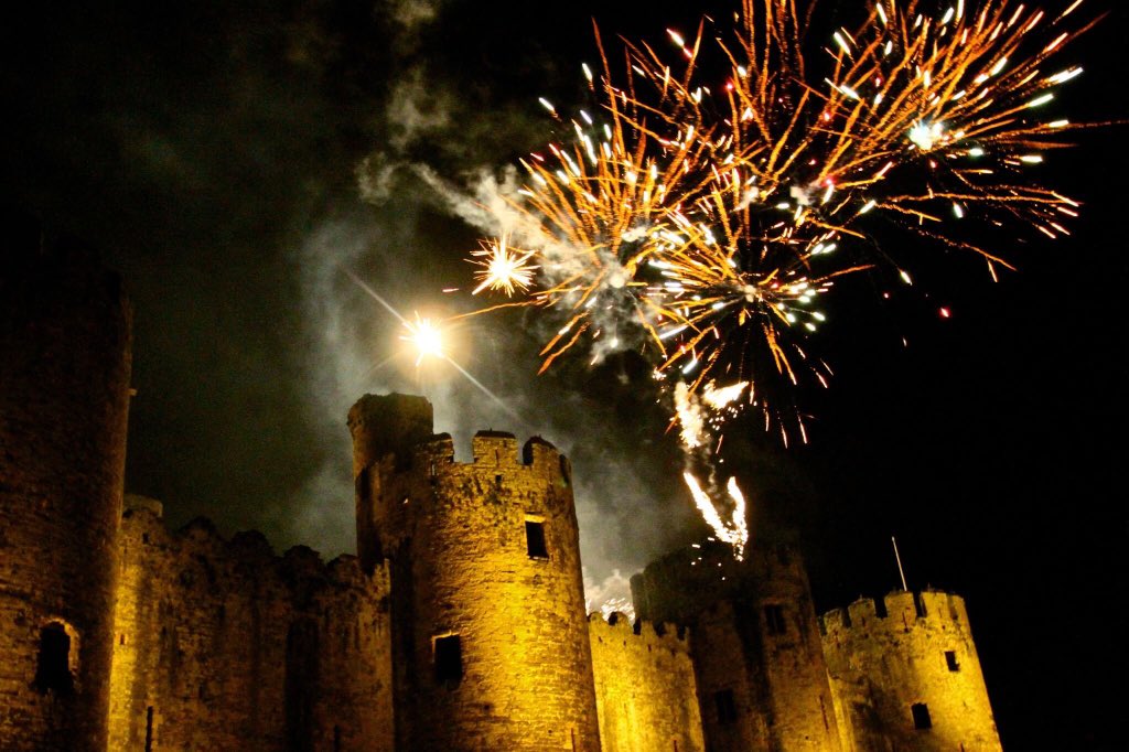 ribster13's tweet photo. @OURCHRISTMAS25 @Directory_Wales @ConwyCastle #MerryChristmas all https://t.co/67qEn4Ihfx