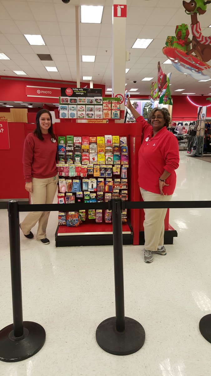 C7SPACEMOONC7's tweet photo. Roz & Jess are ready for giftcard sales #10peroff #giftcardevent #fullandready #forgottobuyapresentsaver @cat10jill https://t.co/yyahe7FZ9a