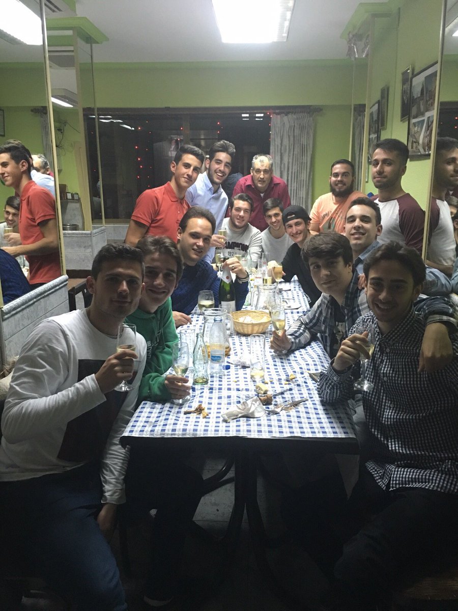 danimaty21's tweet photo. El U.D Bar el Lagar OS desea un feliz 2016 https://t.co/8FYkBXVcsi