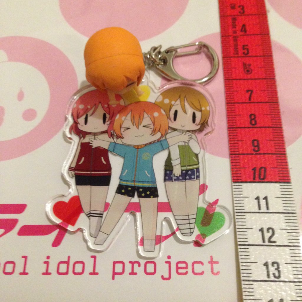 woo_shoo_yoo's tweet photo. 【 #LLAcS2 】りなおってぃ先生に描いていただいたセッションTシャツの絵柄がキーホルダーになりました(学年別3種類)
12/27(日)のアコセ参加者優先で頒布できます。ご希望の方はリプ・DM・LINE等下さい〜。¥500/ea https://t.co/0dk5qKMcNz