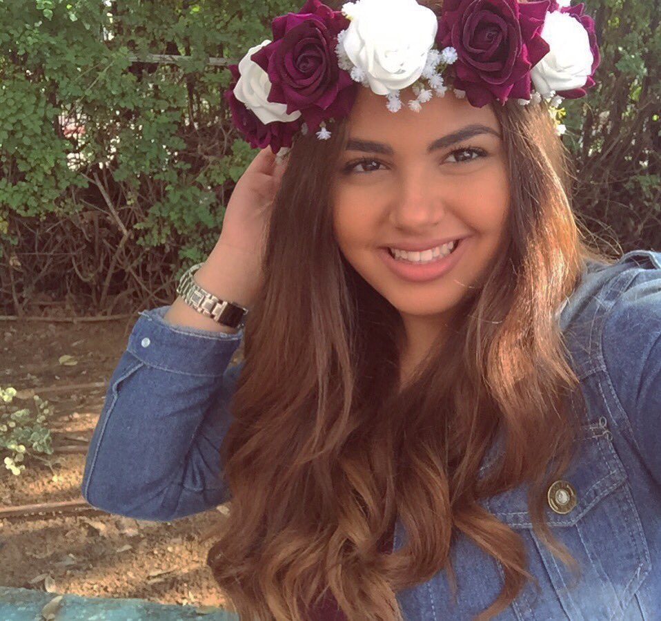 maor8792's tweet photo. Birthday girl💗🎀🎊🌹#17 https://t.co/HalO9Wbi3F