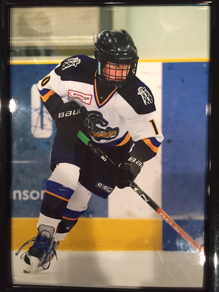 TracySteckly's tweet photo. Action shot. #ravens potting #letitfly #@Raven_Hockey https://t.co/uSpgUKac4T