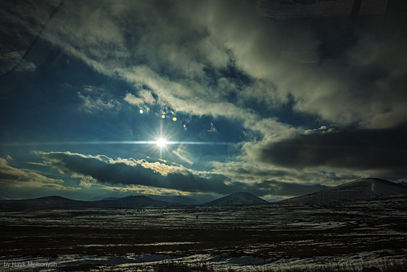 Ajdahag's tweet photo. Путеводная звезда по  имени Солнце.

#Armenia #Nature #Mountains #Sun #Clouds https://t.co/Dy4BEUlO0X