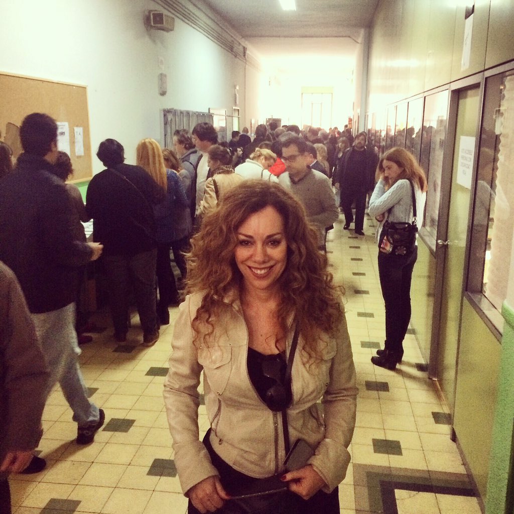 RaquelMartos's tweet photo. Y cuando digo "mi cole", hablo de mi cole público, en el que aprendí a leer y a escribir.😍 #EleccionesGenerales2015 https://t.co/jGlh9dBY27